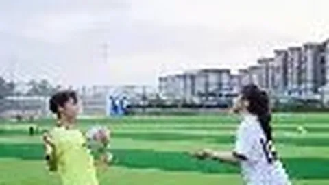 橙衣英雄无畏前行，救援一线显英勇