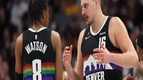 “库尼亚角球制胜，狼队以10人优势2-0击败曼联”